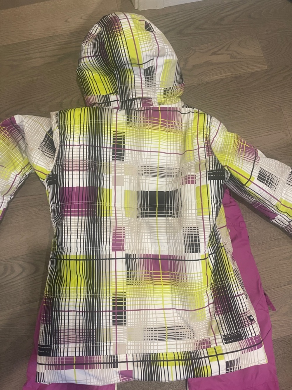 Women's Neon Plaid Ski Large Jacket with Bright Pink Snow Medium Pants - Picture 9 of 9